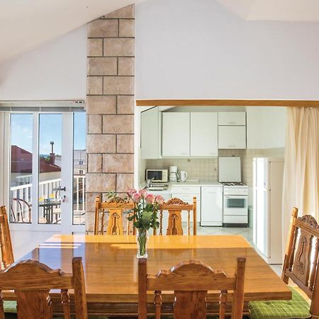 3 Bedroom Amazing Apartment In Makarska Kültér fotó