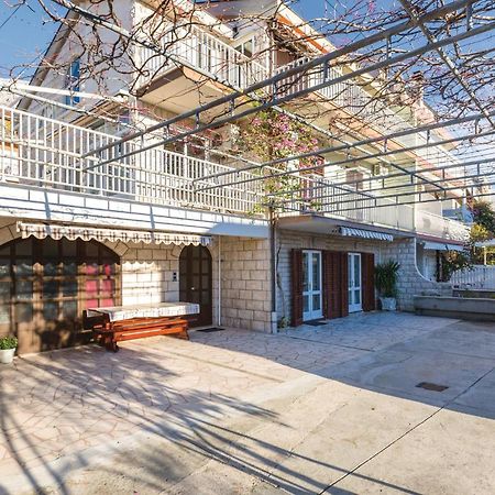 3 Bedroom Amazing Apartment In Makarska Kültér fotó