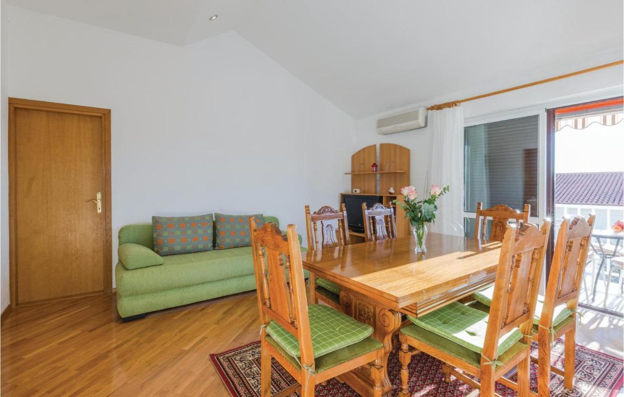 3 Bedroom Amazing Apartment In Makarska Kültér fotó