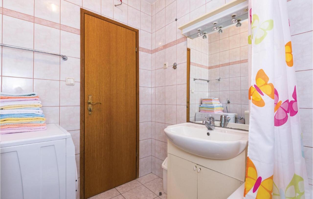 3 Bedroom Amazing Apartment In Makarska Kültér fotó