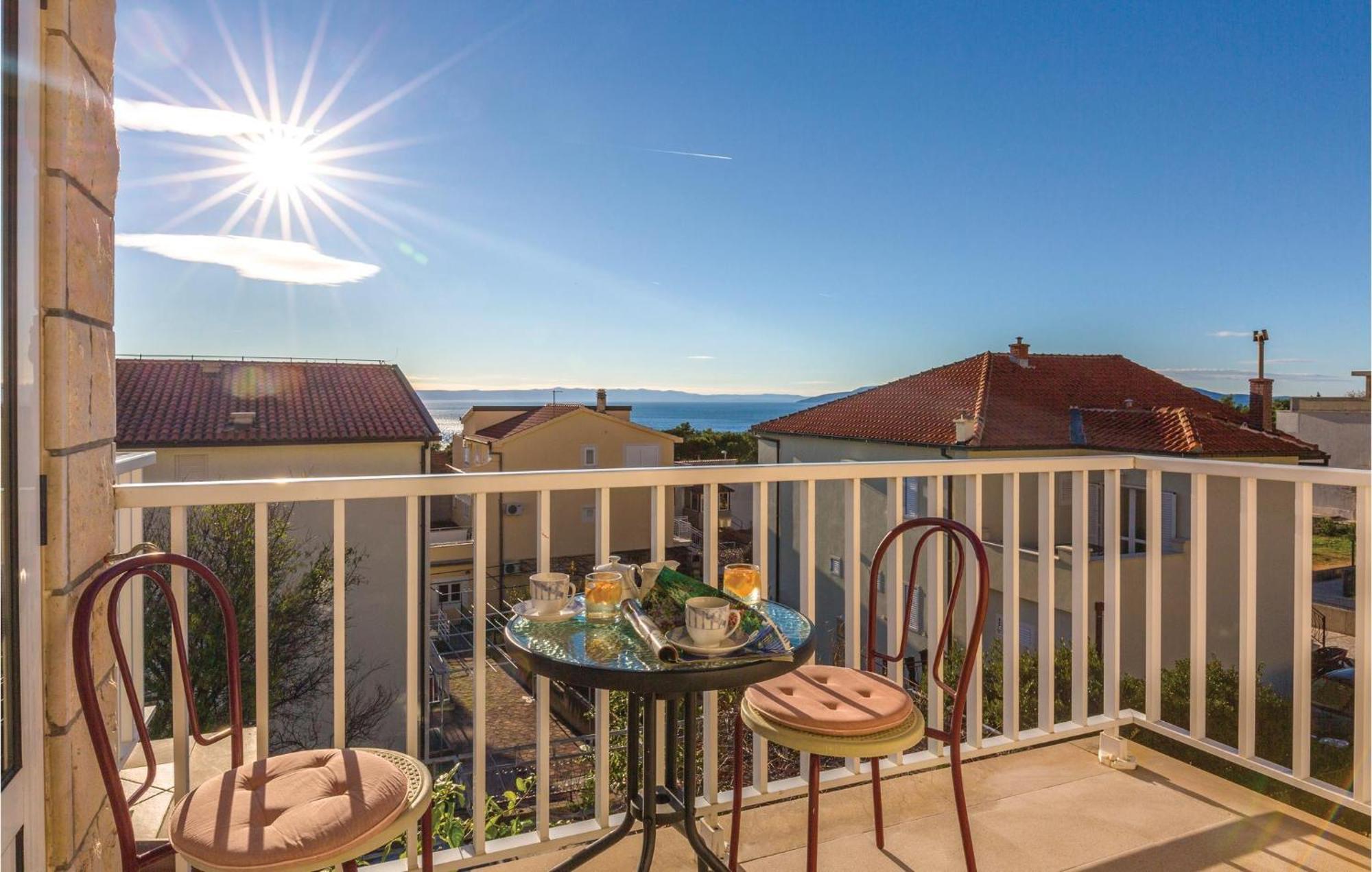 3 Bedroom Amazing Apartment In Makarska Kültér fotó