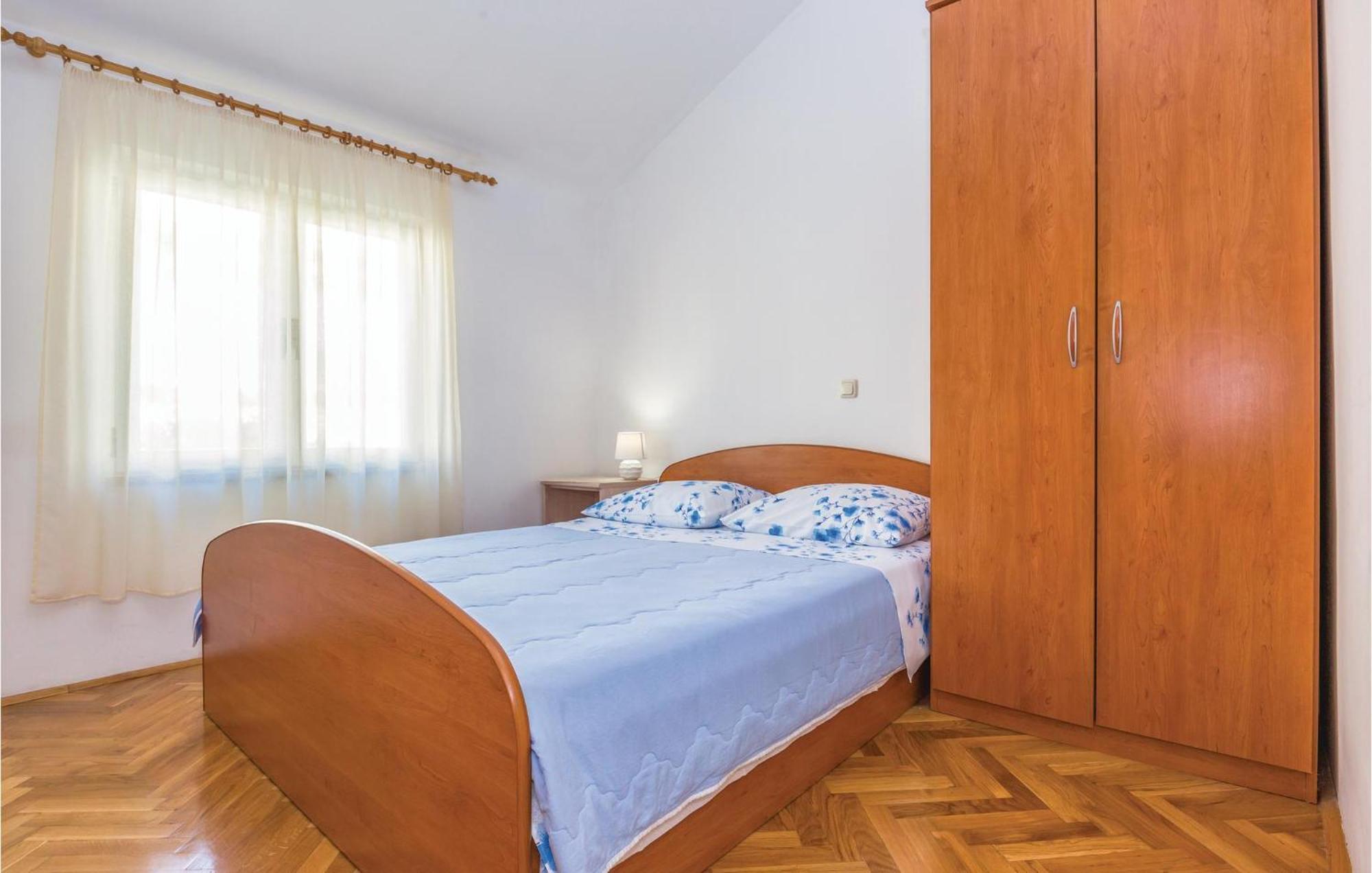 3 Bedroom Amazing Apartment In Makarska Kültér fotó