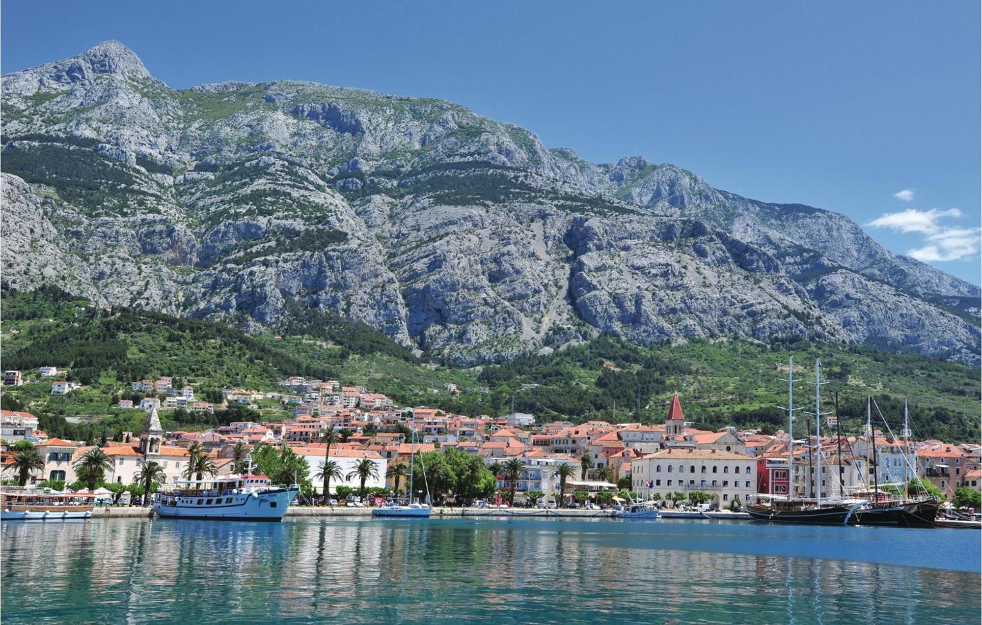 3 Bedroom Amazing Apartment In Makarska Kültér fotó